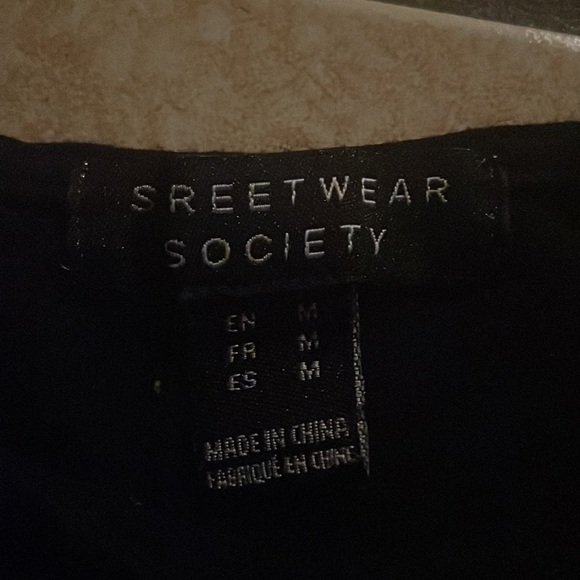 Black long sleeve “cropped” tank - Picture 2 of 3